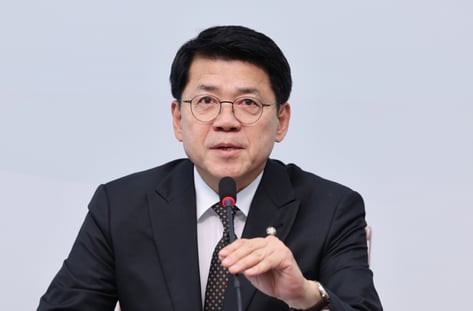 "뭉치지 않으면 이길 수 없다" 만장일치 당선, 김준형의 '혁신당'[인터뷰]