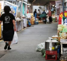 마트 의무휴업일, 전통시장 살리기 효과 없다...'낡은 규제'의 한계