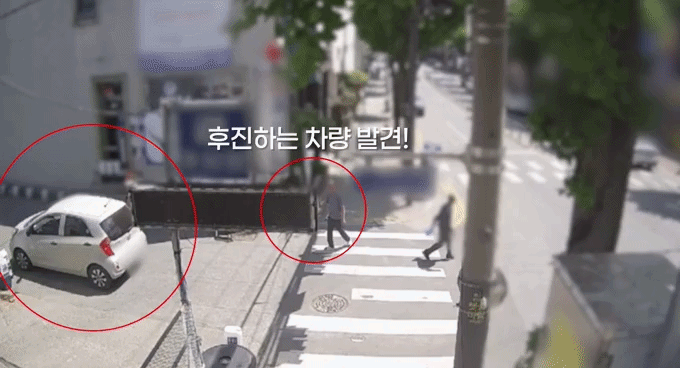지난 7일 경기북부경찰청 페이스북에는 지난 4월 26일 오전 11시쯤 경기 구리시의 한 도로에서 후진하던 차량에 고의로 몸을 부딪친 뒤 바닥에 누워버리는 50대 남성 A씨의 모습이 담긴 영상이 공개됐다. /사진=경기북부경찰청 페이스북