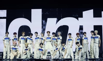 아이덴티티 '개성으로 꽉찬 무대'