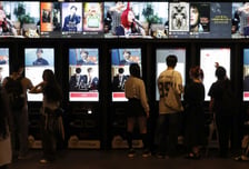 배우·제작사도 K영화 살리기…"출연료는 제작비 10% 미만"