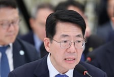 해수부, 닻 올리는 북극항로 운항·해양수도 육성에 '다 걸었다'