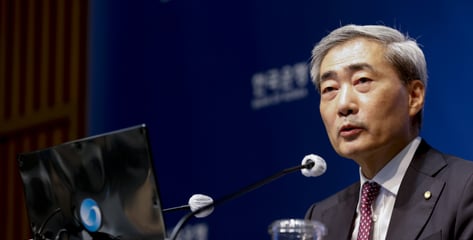 신현송 "물가안정 확신 때까지 대응…성장률 전망치, 2.6% 큰폭 상회"
