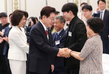[속보]李대통령 "12월3일 국민주권의날…민주주의 가치, 영원토록 계승"