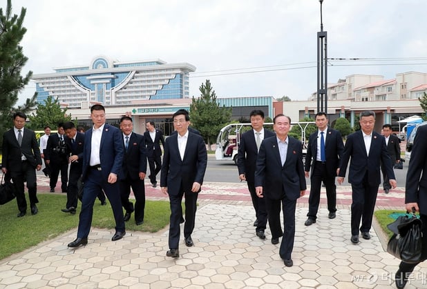 방북 中 대표단, 北 원산갈마지구 참관…"인민대중제일주의사상 구현"