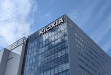 한달새 주가 반토막, 3400억 배상 명령까지...日키옥시아 악재 계속 썸네일