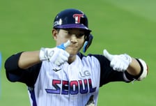 '잠실에서만 벌써 4개째' LG 문정빈, KT 사우어 상대 137m 역전 투런포! 타구속도 '시속 174.6㎞' [잠실 현장]